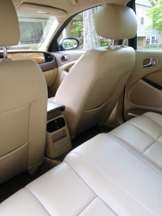 rear seats with vents